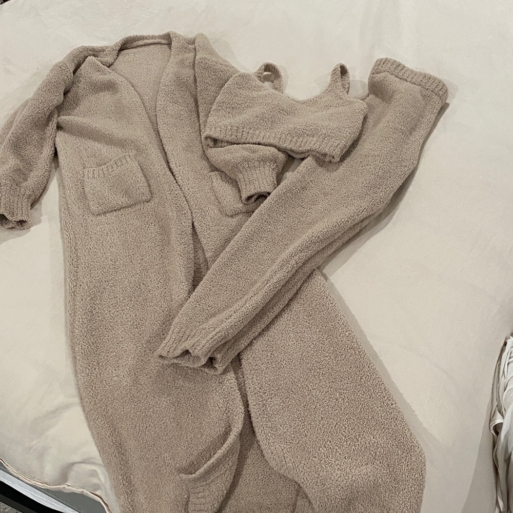 Beige/Tan Lounge Set